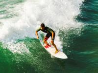 IM电竞官网入口-绿茵场与篮球馆的平行叙事，德甲争冠焦点战与热火关键突围夜的胜利哲学