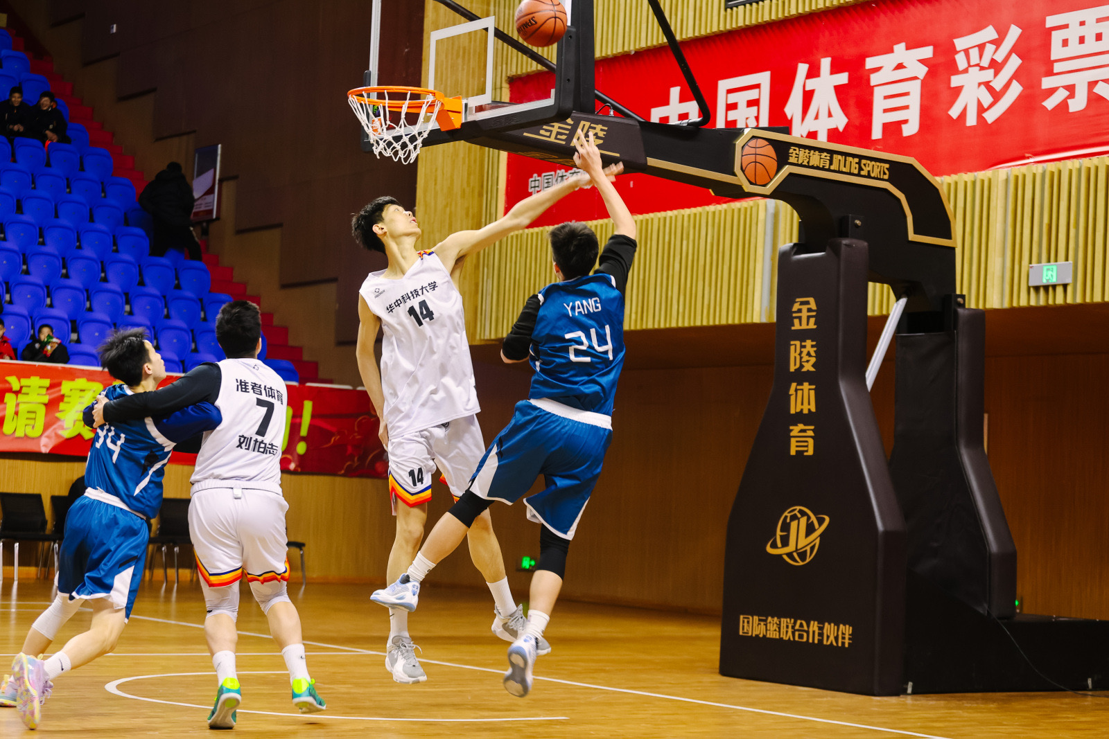 包含运动激情迸发，篮球比赛引领体育潮流的词条