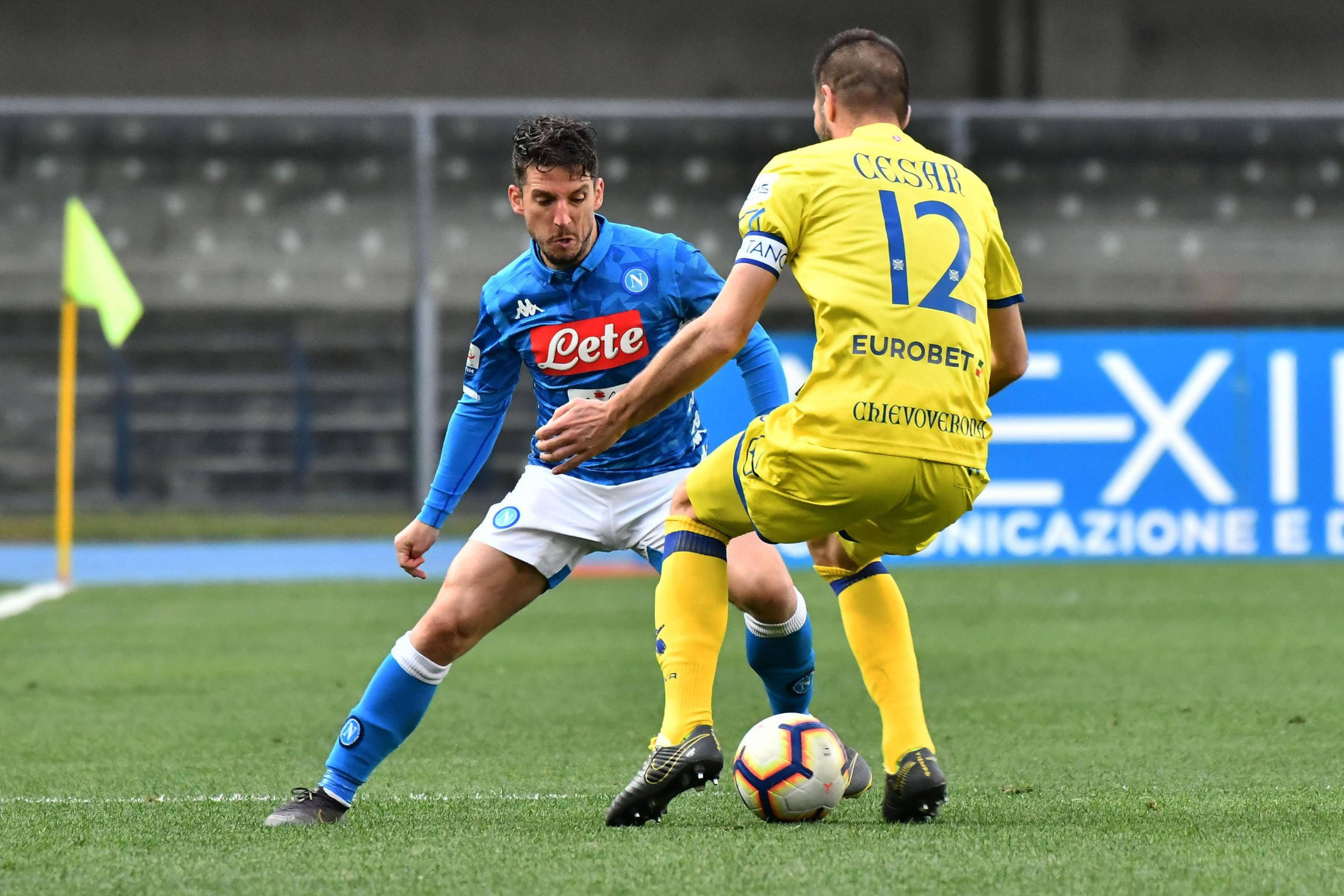 那不勒斯中场组织配合默契，助球队取得胜利的简单介绍