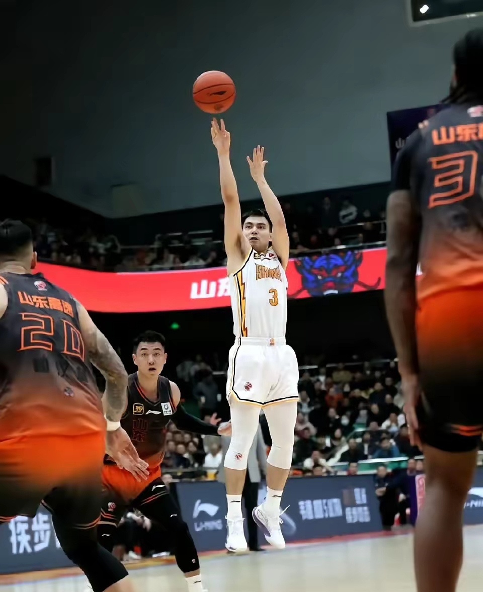 山东男篮惊险获胜，晋级夺冠