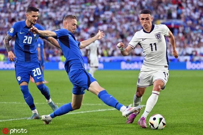 包含克罗地亚险胜斯洛文尼亚，小组出线前景坚挺的词条