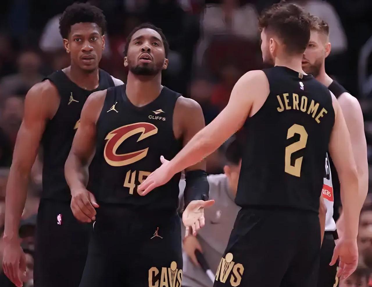 骑士主场完胜老鹰，全队表现出众的简单介绍