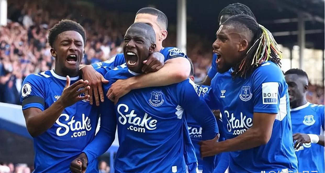 英超豪门角逐：球队实力对比展开，赛事精彩连连的简单介绍