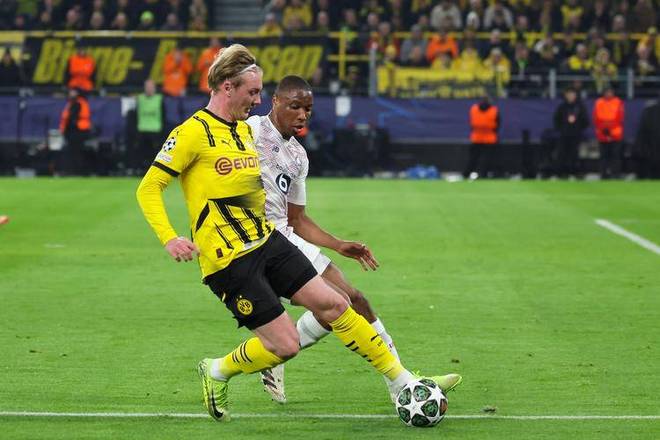 包含多特蒙德客场大胜对手，士气高涨的词条