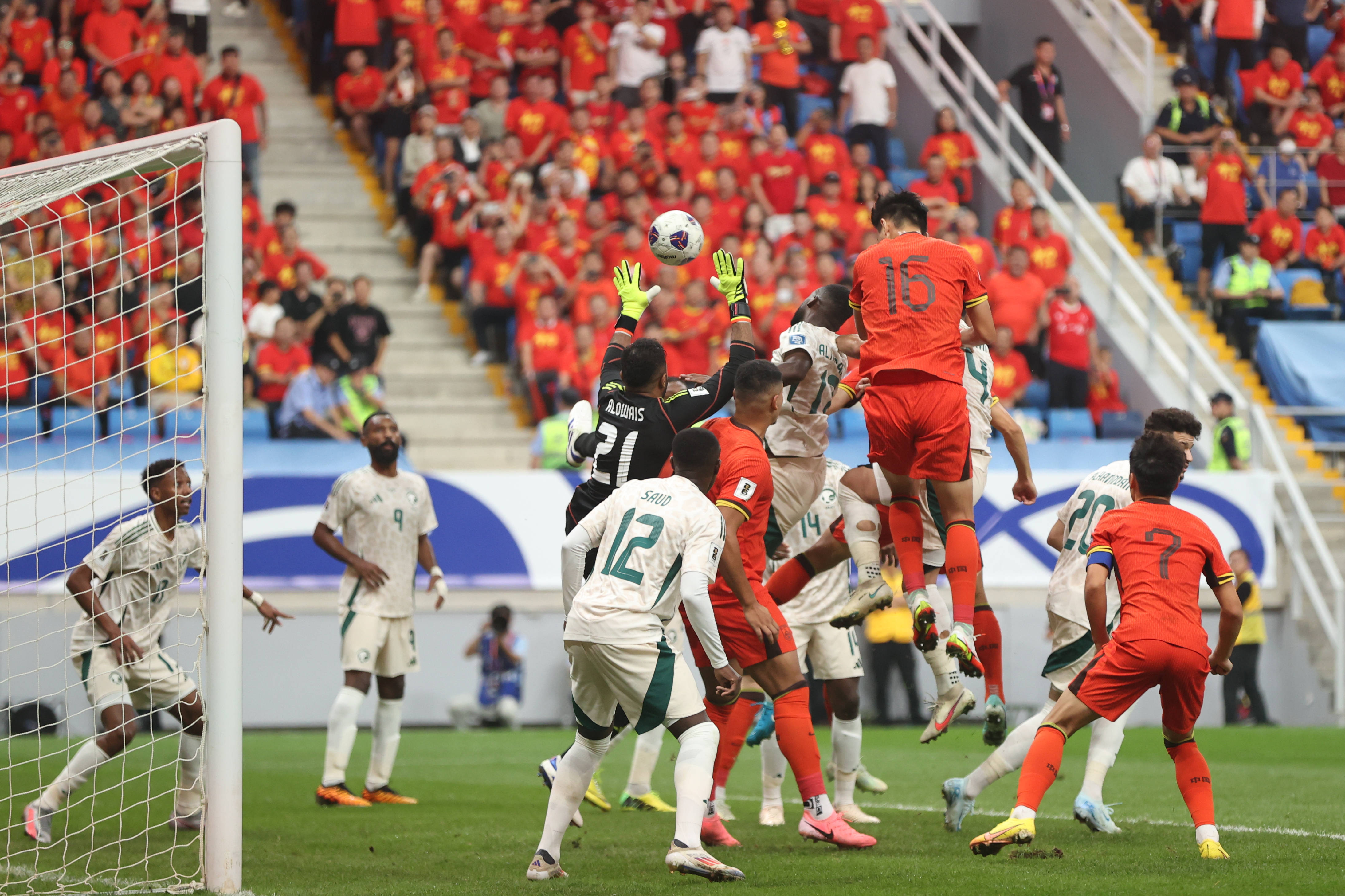 关于重要比赛球队精彩表现，球迷惊呼的信息