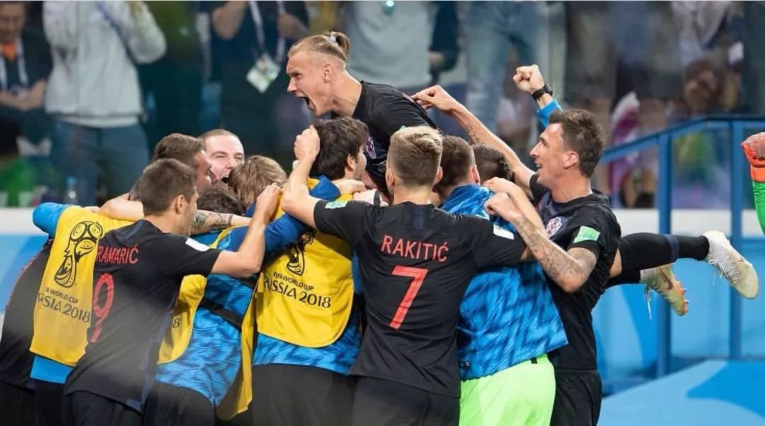 中国羽毛球队鏖战法国羽毛球队，陶菲克关键制胜