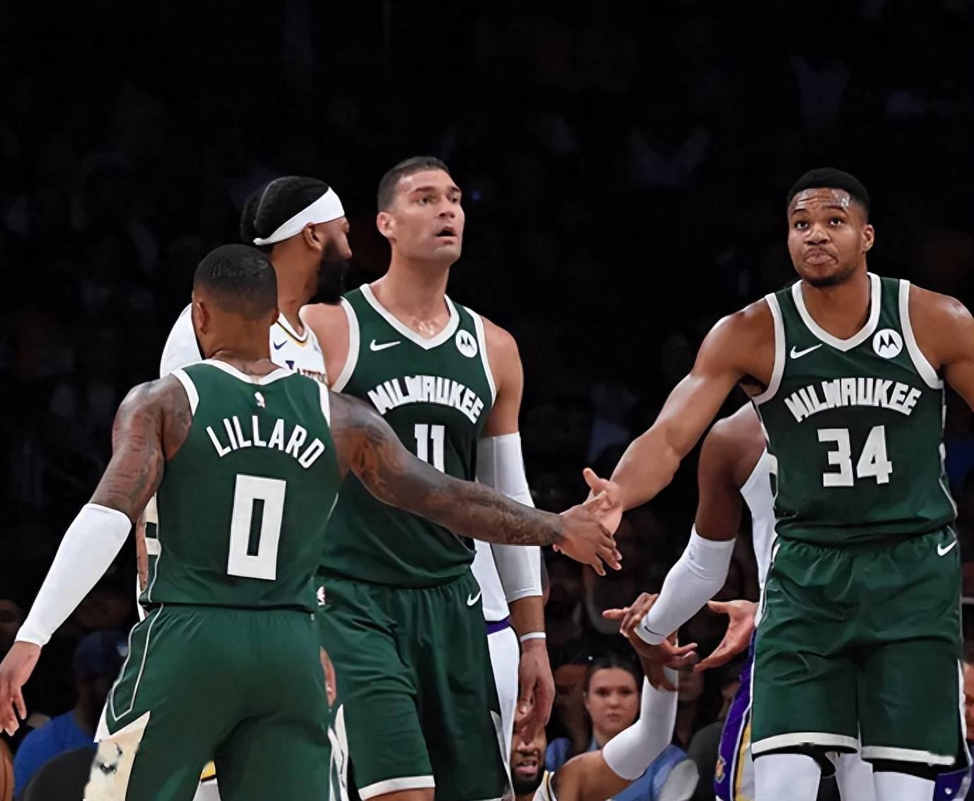 国王强势雄鹿，浓眉一己之力扛起全队的简单介绍