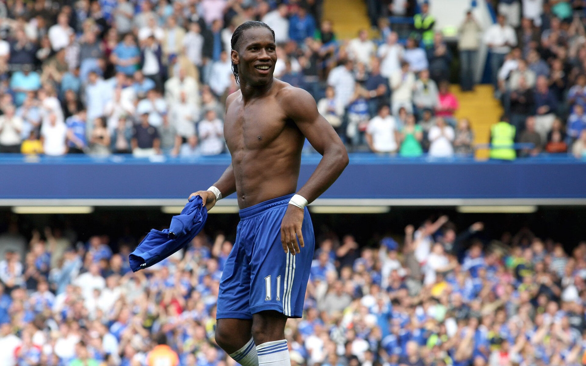 冰与火的较量，当冰岛防线遇上教科书级莱万，曼联学到什么？