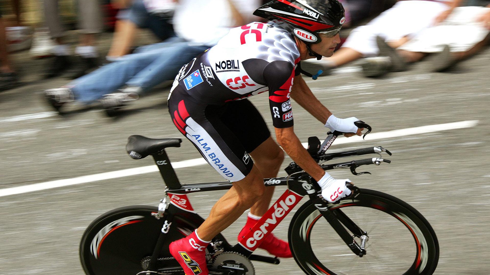 字母哥狂飙突进撕裂防线,快船团队风暴席卷麦迪逊